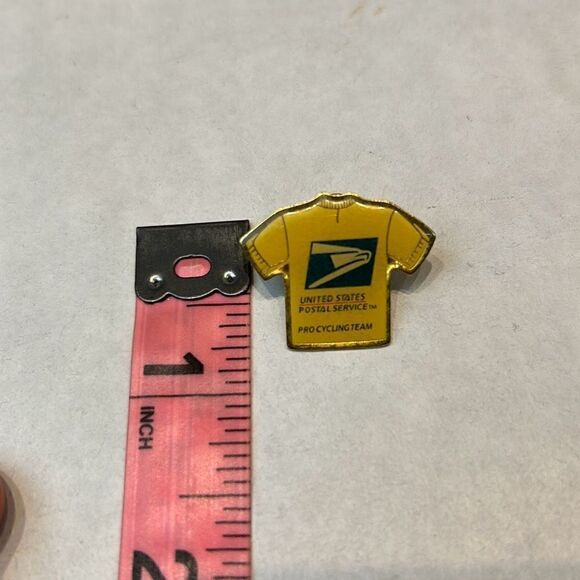 Vtg USPS Pro Cycling Lapel Hat Pin Jersey Shirt Metal Eagle Logo United States P - Picture 3 of 3